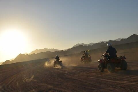 Hurghada: 3 uur durende ATV-safari, kameelrit en versnaperingen