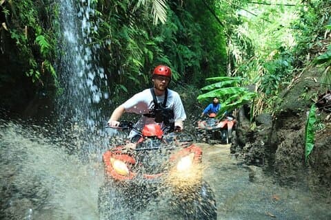 Paseo en cuatriciclo por Ubud entre ríos, junglas, arrozales y charcos
