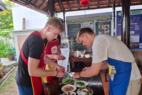 Experimente una clase de cocina privada en Vegetables Village Tra Que