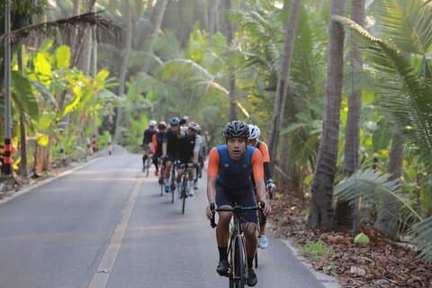 Tour privato di un giorno intero in bicicletta e resort culturale ad Amphawa