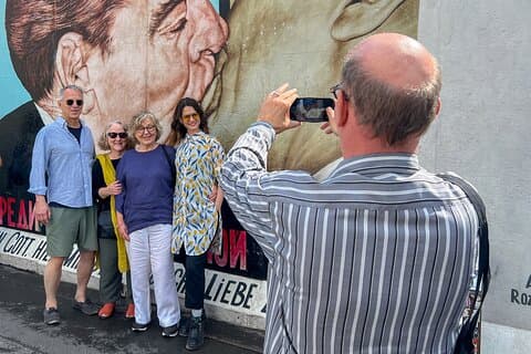 Recorrido privado a pie y en coche por Berlín, época de la Guerra Fría, con el Muro incluido