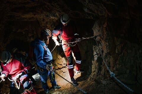 DESCENTE EN RAPPEL DANS UN TUNNEL PLUS visite du sous-sol