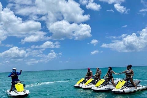 Providenciales Jetski-Tour zur Iguana Bay Island und zum Schiffswrack