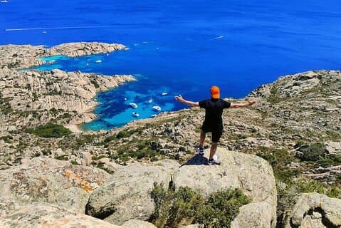 Wandeling naar Cala Coticcio in Caprera met aperitief