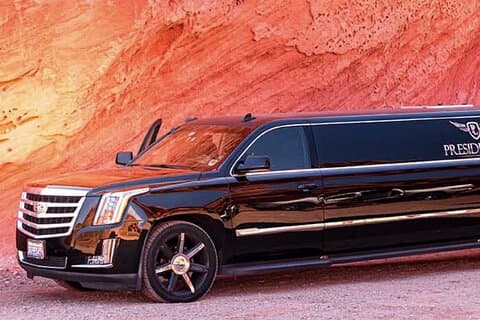3 HR Red Rock Limousine Tour with Champagne and Goodies