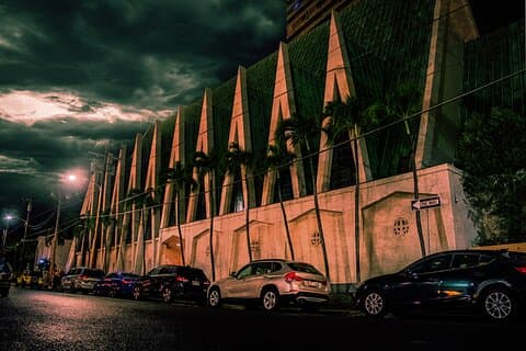 Waikiki Ghost Tour: Torches & Terror