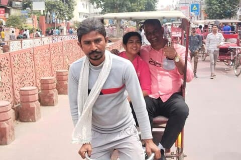 Tour di shopping a Delhi di mezza giornata o di un giorno intero con consulente donna