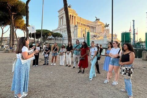 Recorrido a pie por las principales atracciones y joyas ocultas de Roma