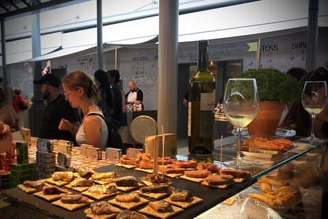 Porto tradisjonelle marked: portugisisk lunsj og privat tur med vin