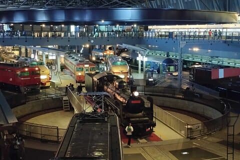 Japanische Eisenbahnhistorische Tour im Eisenbahnmuseum ab Tokio