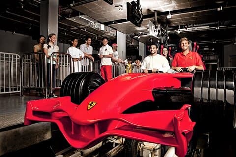 Tour della Grande Moschea di Dubai con biglietti Ferrari World