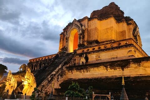 3 uur durende schemerwandeling door de oude stad en tempels van Chiang Mai