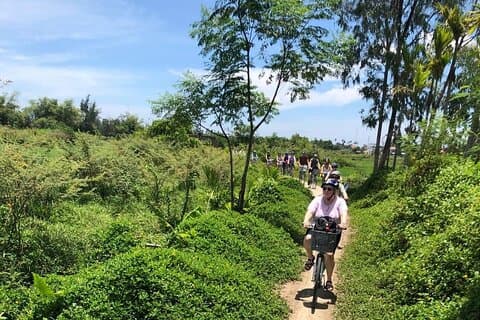 Escursione di mezza giornata in bicicletta al santuario di My Son da Hoi An