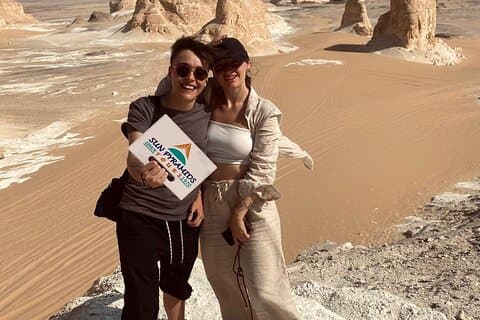 Tagestour zur White Desert und Bahariya Oasis Tour