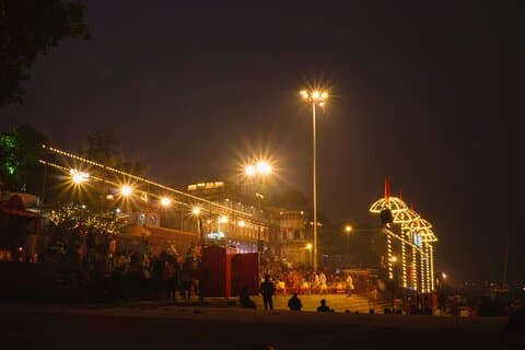 Varanasi Morning Yoga Ganga Aarti og guidet Ghat-tur