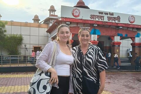 Excursion d'une journée de Delhi à Taj Mahal en train ultrarapide avec Guide