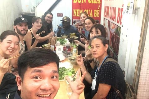 ハノイのストリートフードを歩く小グループツアー
