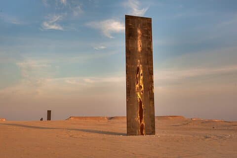 Vest for Qatar Richard Serra-skulptur, Mushroom Hills, Kamelbane