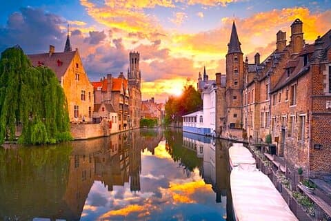 La mejor excursión a la costa de Brujas desde tu barco con crucero por el Canal