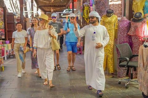 Scopri il tour a piedi della vecchia Dubai con degustazione di cibo