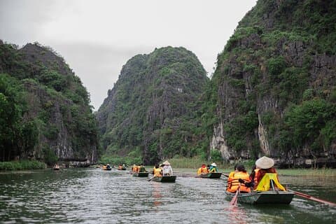 Från Hanoi: Naturskön dagsutflykt till Hoa Lu, Tam Coc och Mua Cave