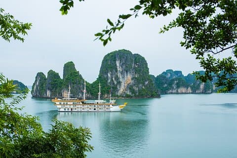Hanoi: Dragon Legend 2-Day Luxury Cruise through Bai Tu Long Bay