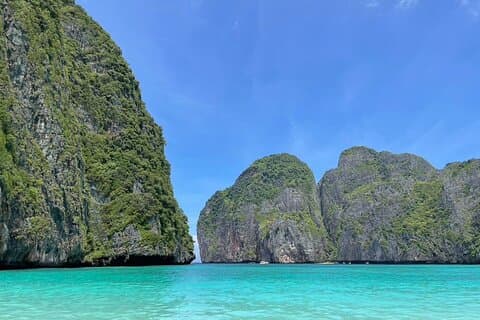 Passeio de canoa pela Ilha Jamesbond em um barco grande