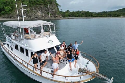 Privat båttur med gratis mat og drikke og snorkling