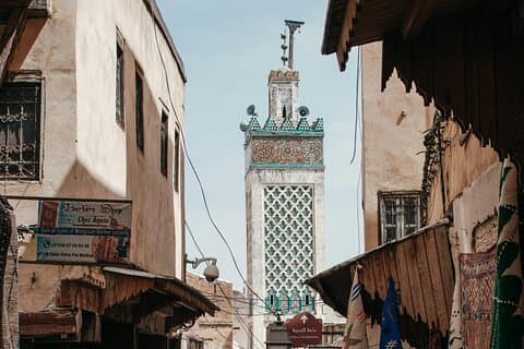 Geführte Tour durch die Medina von Fes mit Töpfer- und Mosaik-Workshop