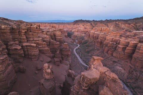 Excursión privada de 2 días a los lagos Kolsai Kaindy y al cañón Charyn