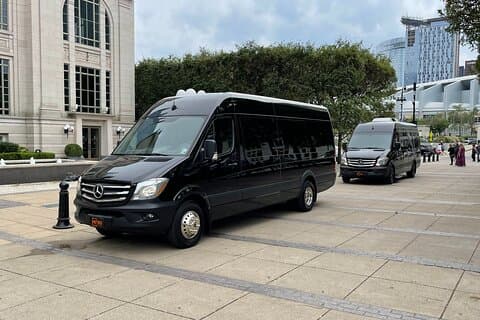 Private Chattanooga Airport Transfer for 7 to 13 Passengers