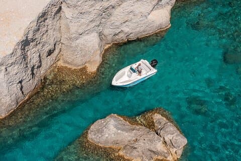 Magie van Milos Halfdaagse Bootexcursie
