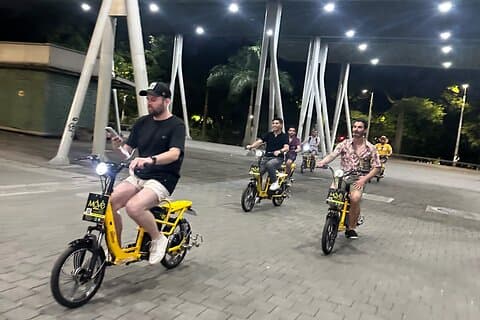 Nachtelijke e-biketocht door Medellín, inclusief gastronomisch diner