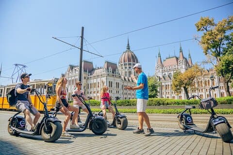 Tour guidato per piccoli gruppi di Budapest su MonsteRoller e-Scooter