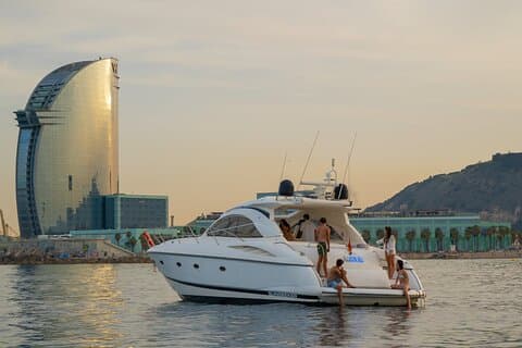 Private Luxusyachttour mit Snacks und Getränken in Barcelona