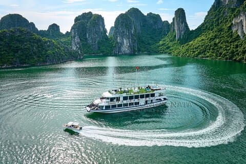 Halong Bay UNESCO Cruise Tour: Sung Sot & Luon Cave, Titov Island