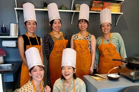 Spice Knight (Cooking Class -> Meal -> Local Market walk)