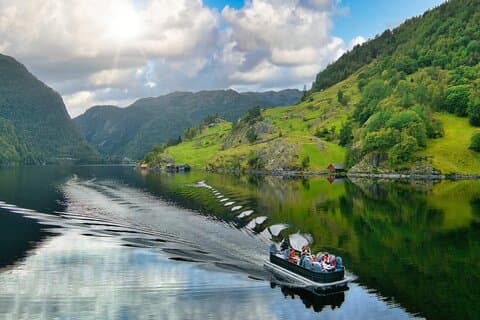 Lux Pontoon reservation fee - Bergen Fjords