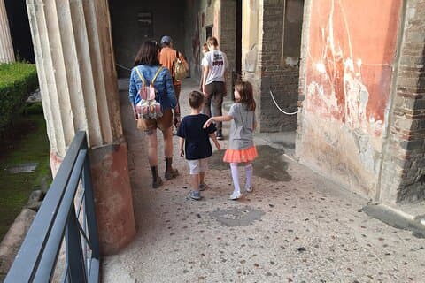 Spielerische Pompeji-Schatzsuche für Kinder und Familien