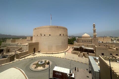Das historische Nizwa und seine VERBORGENEN SCHÄTZE (in verschiedenen Sprachen)