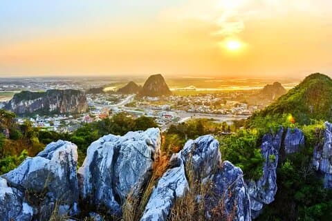 ダナン市発五行山とホイアンタウンツアー