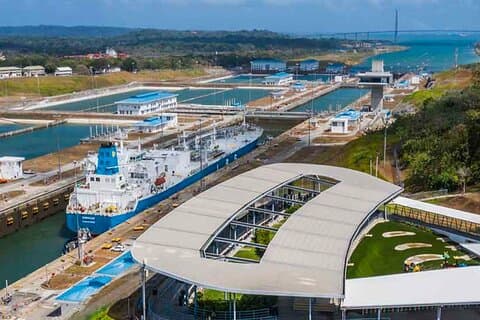Exploring the Two Oceans Old and New Canal Locks Private Tour