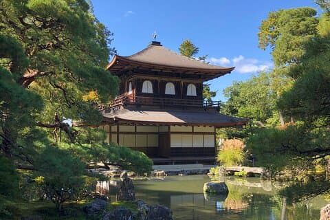大文字山ハイキングには京都の寺院、神社、庭園が含まれます