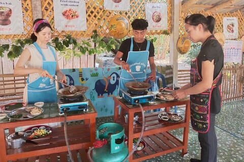 Halvdag Chiang Mai matlagningskurs och marknadssmaktur