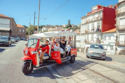 Sunset Tuk Tuk Tour à Porto avec des toasts au vin de Porto