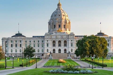 Minnesota’s Storied City: Un tour autoguidato del centro di St. Paul