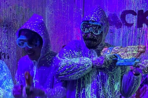 Glow-in-the-Dark Neon Splatter Maleriopplevelse i Toronto