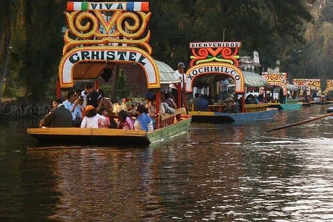 Fiesta auf einer Trajinera, Tacos, Getränke und Besuch Coyoacan