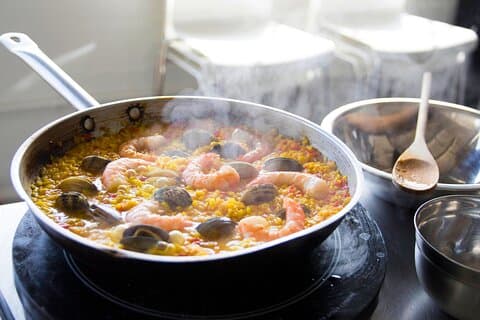 Auténtica clase de cocina de paella y churros en Bristol