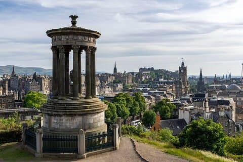 Explora Edimburgo en 60 minutos con un tour local - privado